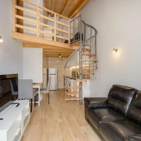 Semesterbostad Almadena Grey House