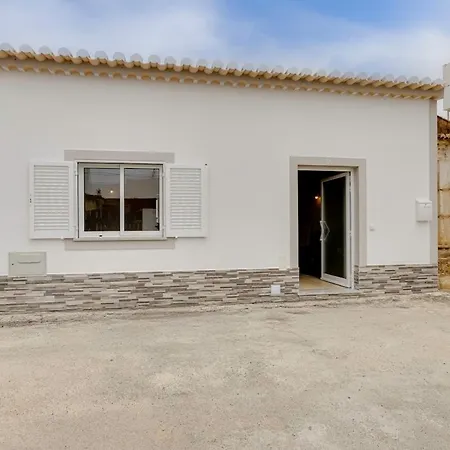 Semesterbostad Almadena Grey House